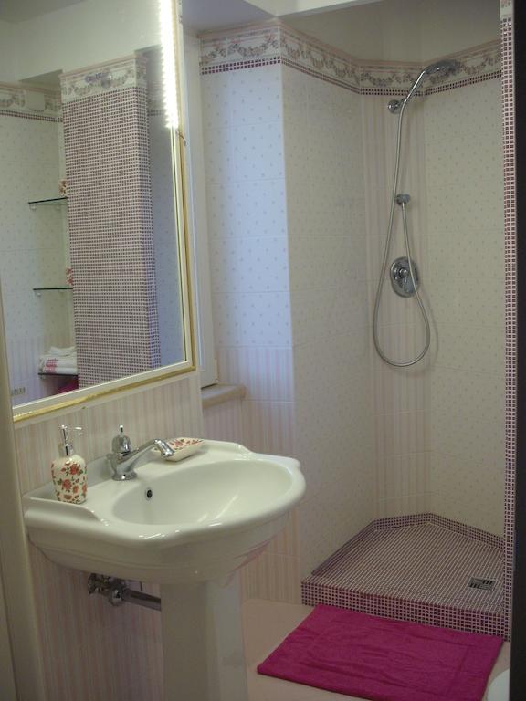 Bed And Breakfast Angolo Fiorito Civitavecchia Room photo