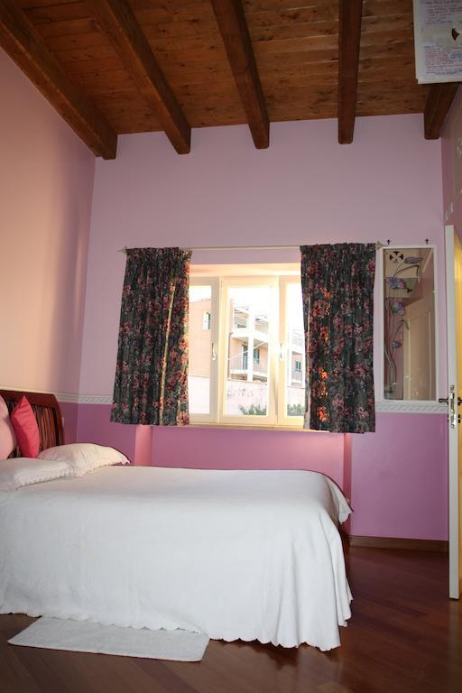 Bed And Breakfast Angolo Fiorito Civitavecchia Room photo
